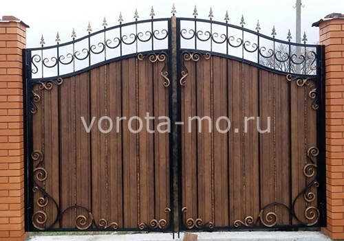 Распашные кованые ворота 1800*2300